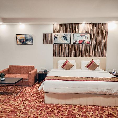 The Altruist Business Hotel Kharadi Пюн Екстериор снимка