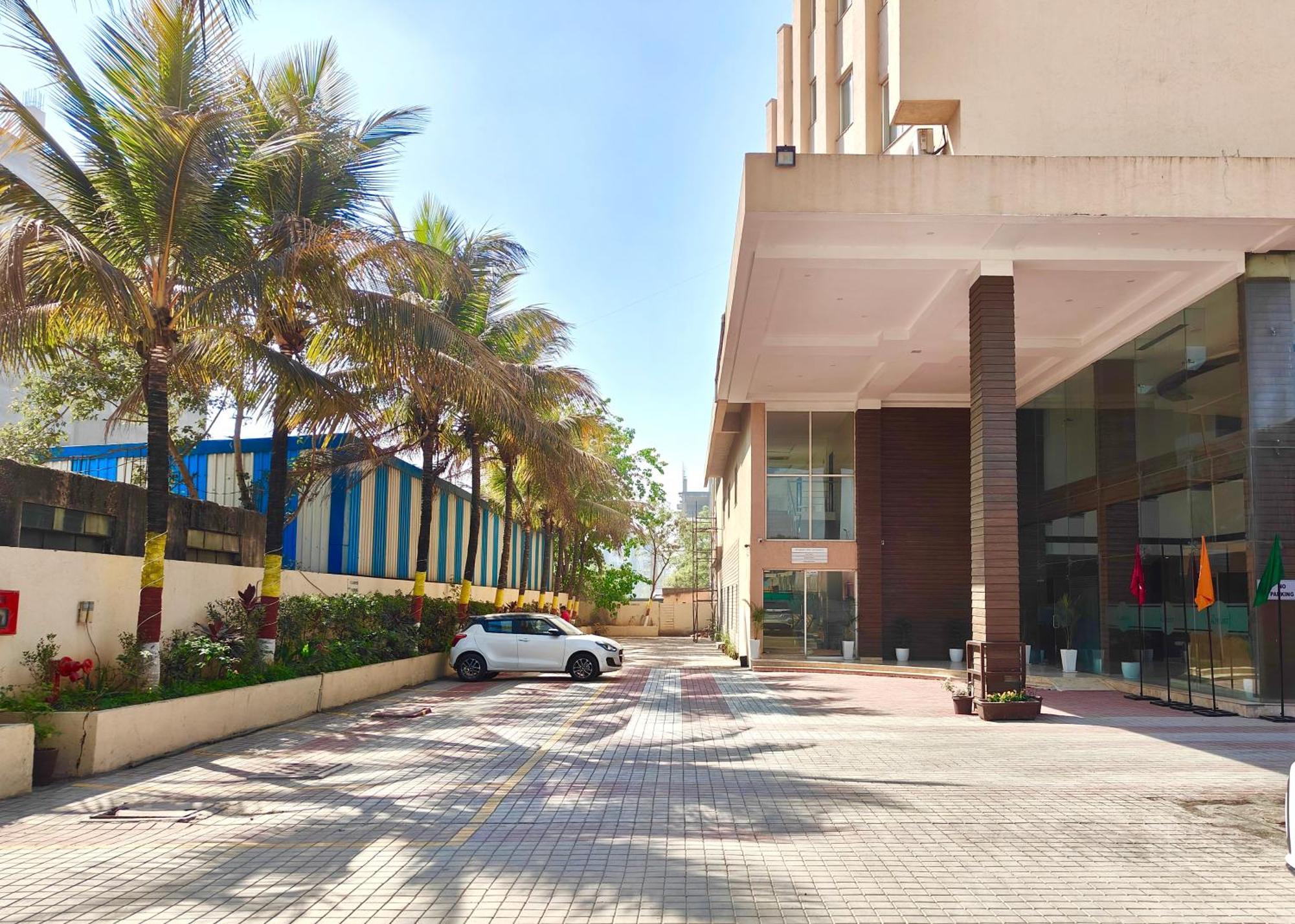 The Altruist Business Hotel Kharadi Пюн Екстериор снимка