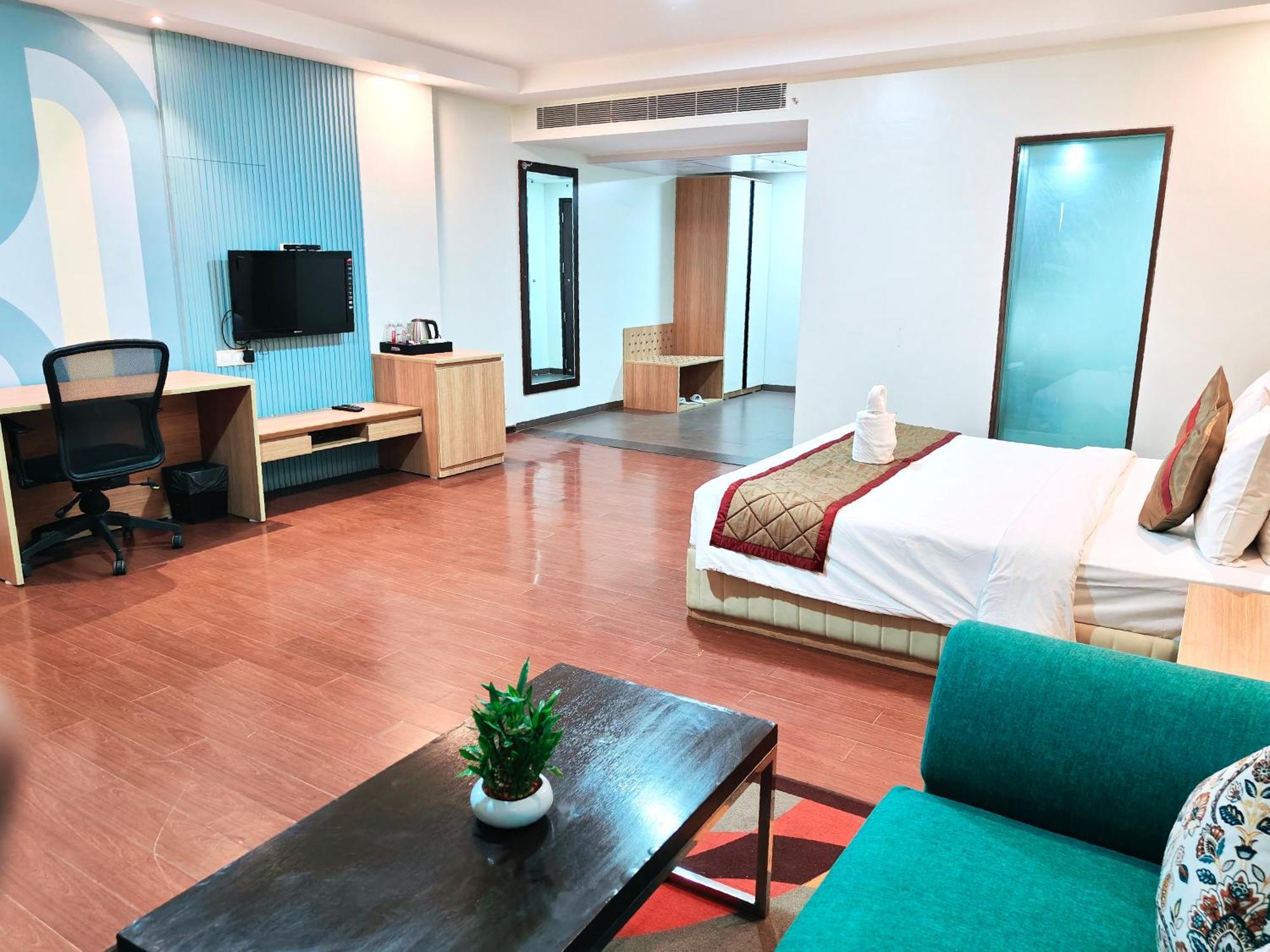 The Altruist Business Hotel Kharadi Пюн Екстериор снимка