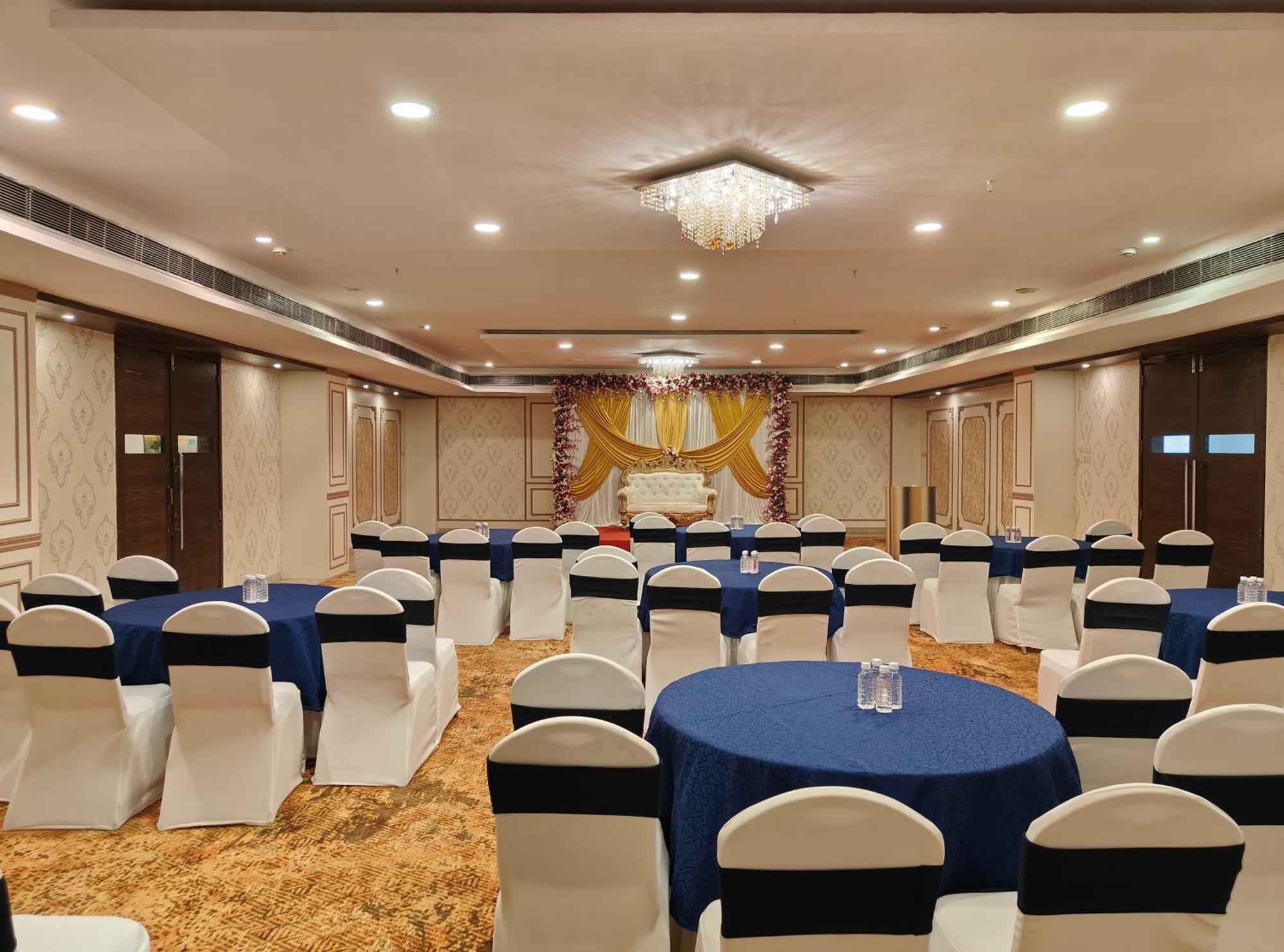 The Altruist Business Hotel Kharadi Пюн Екстериор снимка
