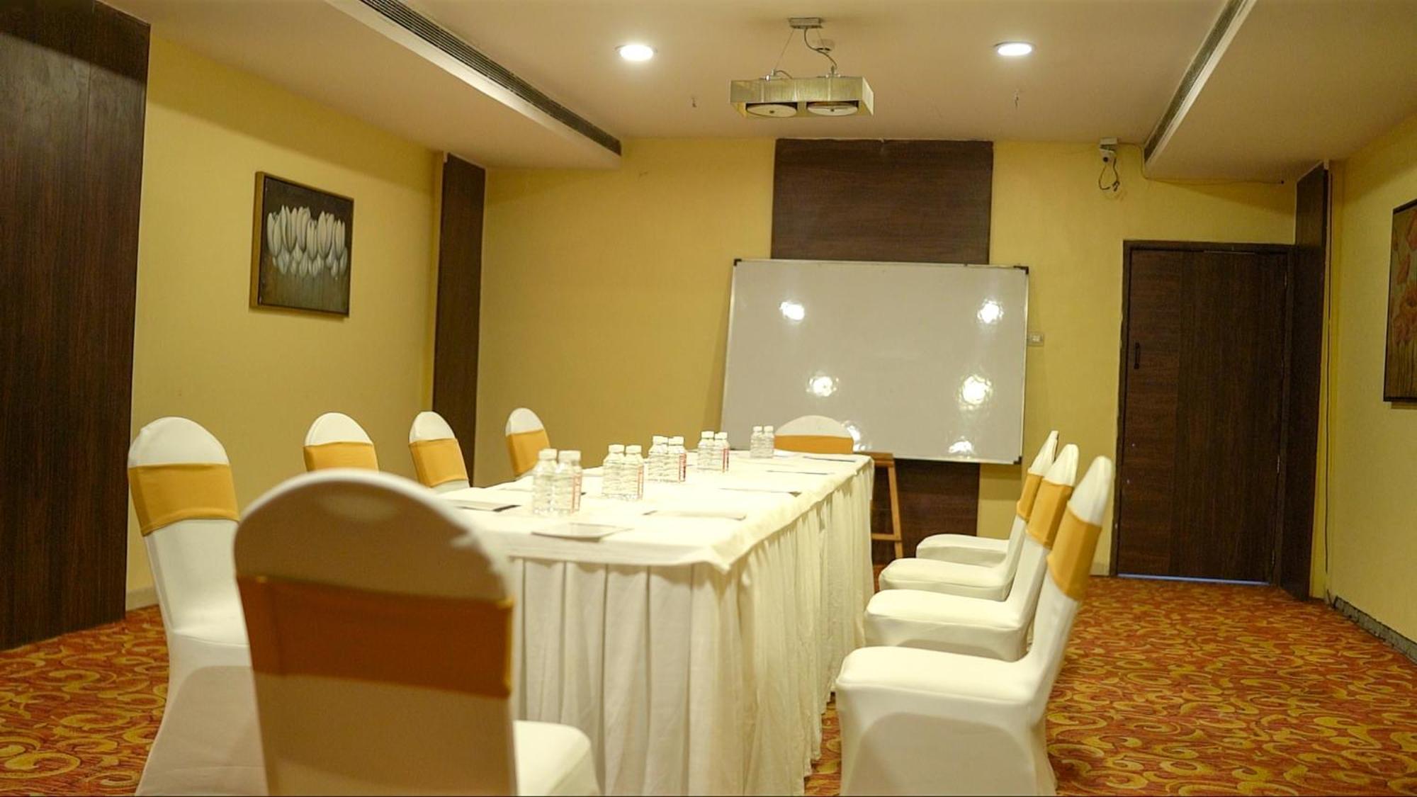 The Altruist Business Hotel Kharadi Пюн Екстериор снимка